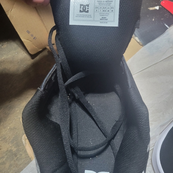 Men's DC Skateboarding Shoes - Picture 3 of 6